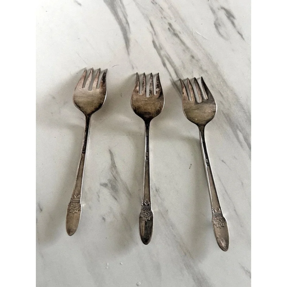 Vintage 1847 Rogers Bros IS First Love Silver Plate Salad Forks Lot of 3 BxA